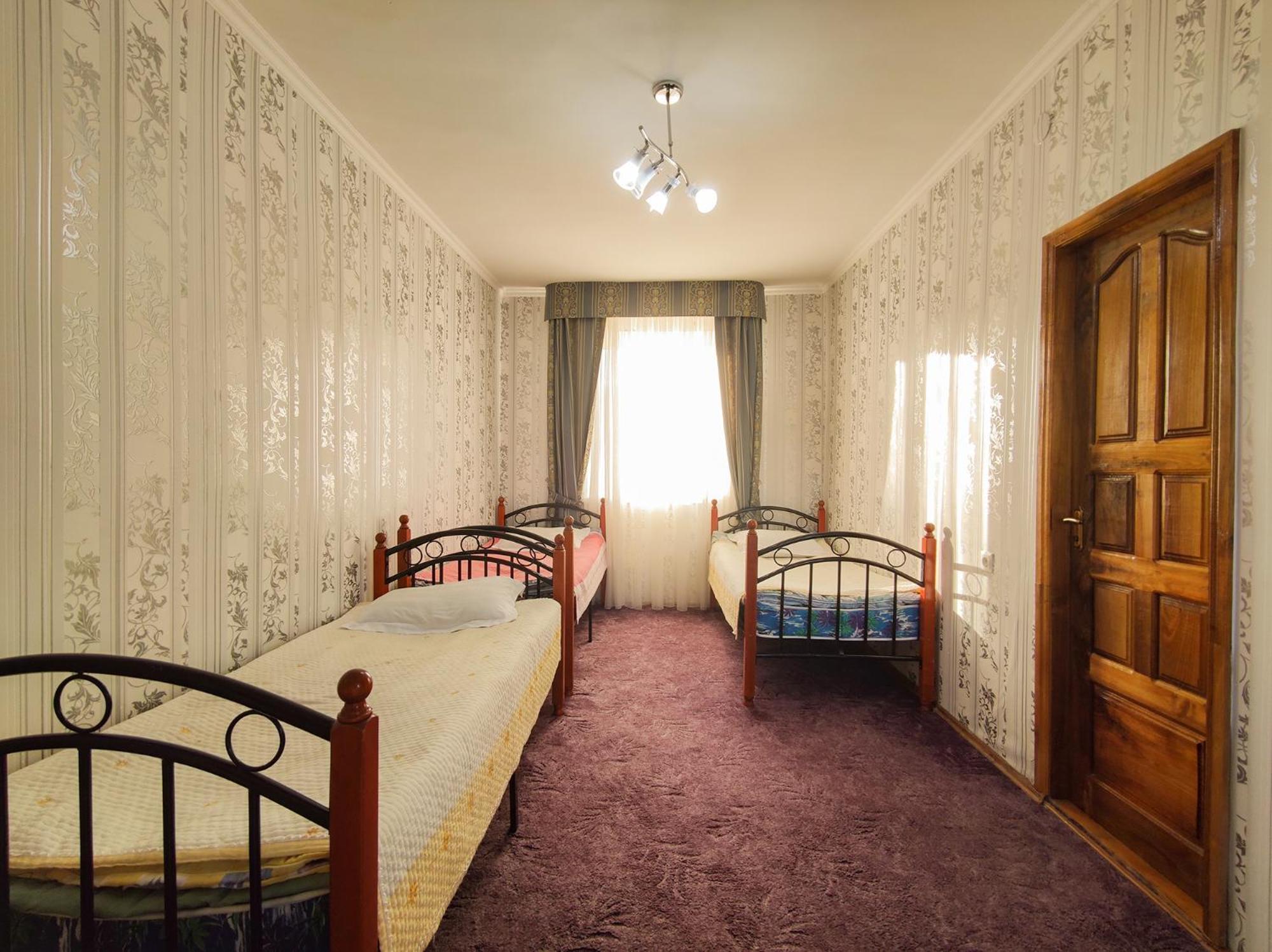 Адилет Otel Çolpan Ata Dış mekan fotoğraf