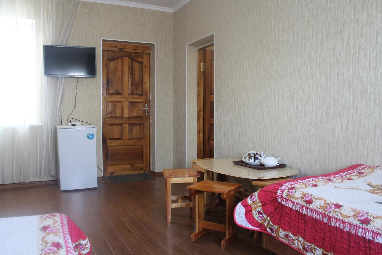 Адилет Otel Çolpan Ata Dış mekan fotoğraf